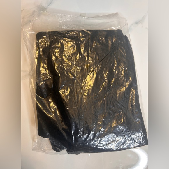 OLD NAVY High Waisted  Weekender Crop Pull On Wide Leg , 6 Petite Black Denim - Picture 9 of 13